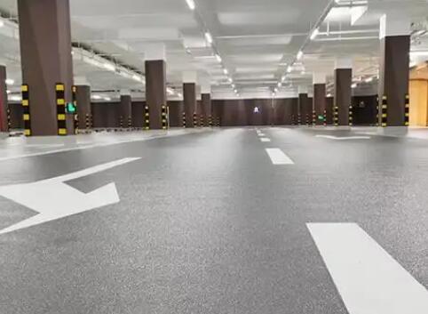 工廠磨石地坪施工難題不用愁，專業(yè)設(shè)備團隊來解憂